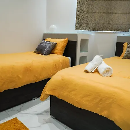 Southview Luxury Penthouse דירה *